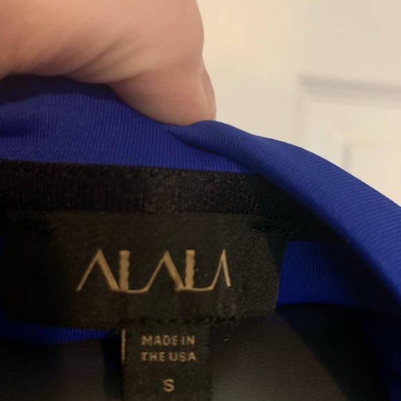 Blue and black top. Long sleeve. Side zipper detail. Size s - Picture 4 of 4